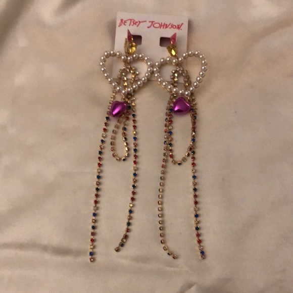 Betsey Johnson Faux Pearl Open Frame Heart Chandelier Earrings With Fringe NWT - Picture 5 of 12